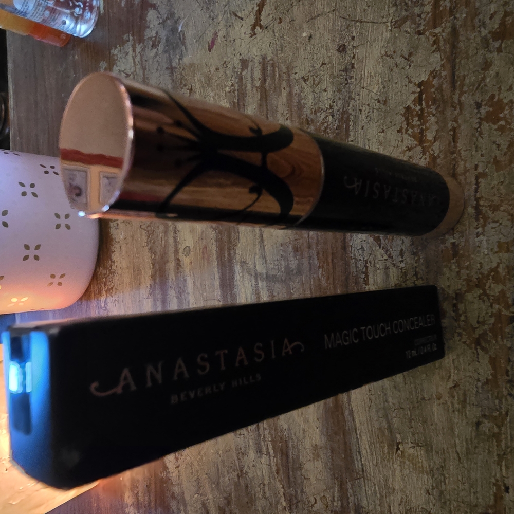 Anastasia Beverly Hills Magic Touch Concealer